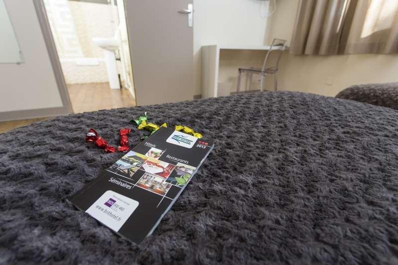 Brit Hotel Du Parc Niort Centre-Parking Gratuit 객실 사진