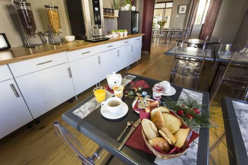 Brit Hotel Du Parc Niort Centre-Parking Gratuit 레스토랑 사진