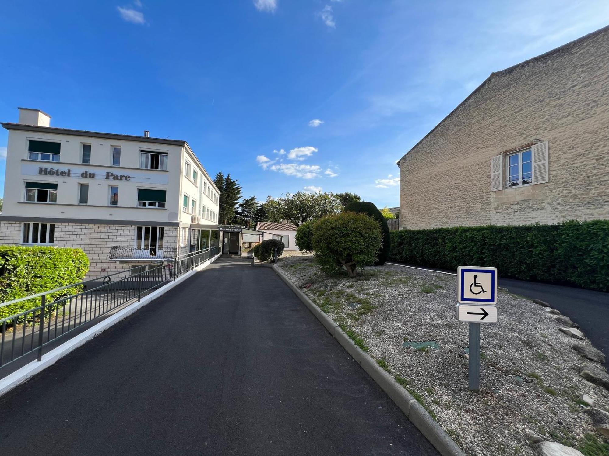 Brit Hotel Du Parc Niort Centre-Parking Gratuit 외부 사진