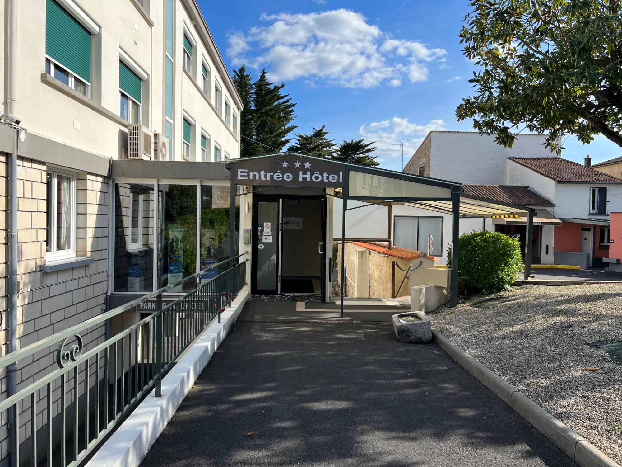 Brit Hotel Du Parc Niort Centre-Parking Gratuit 외부 사진