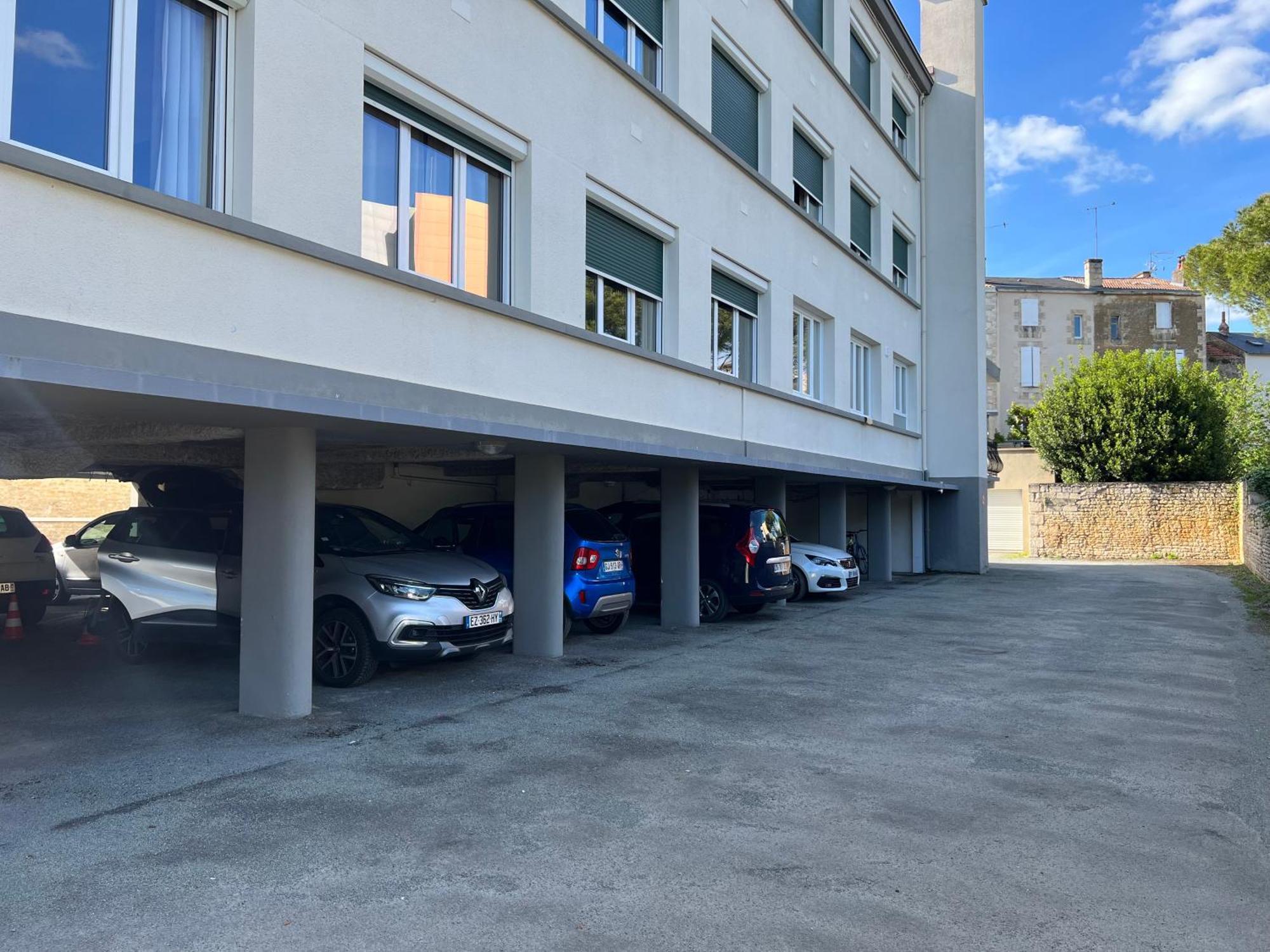 Brit Hotel Du Parc Niort Centre-Parking Gratuit 외부 사진