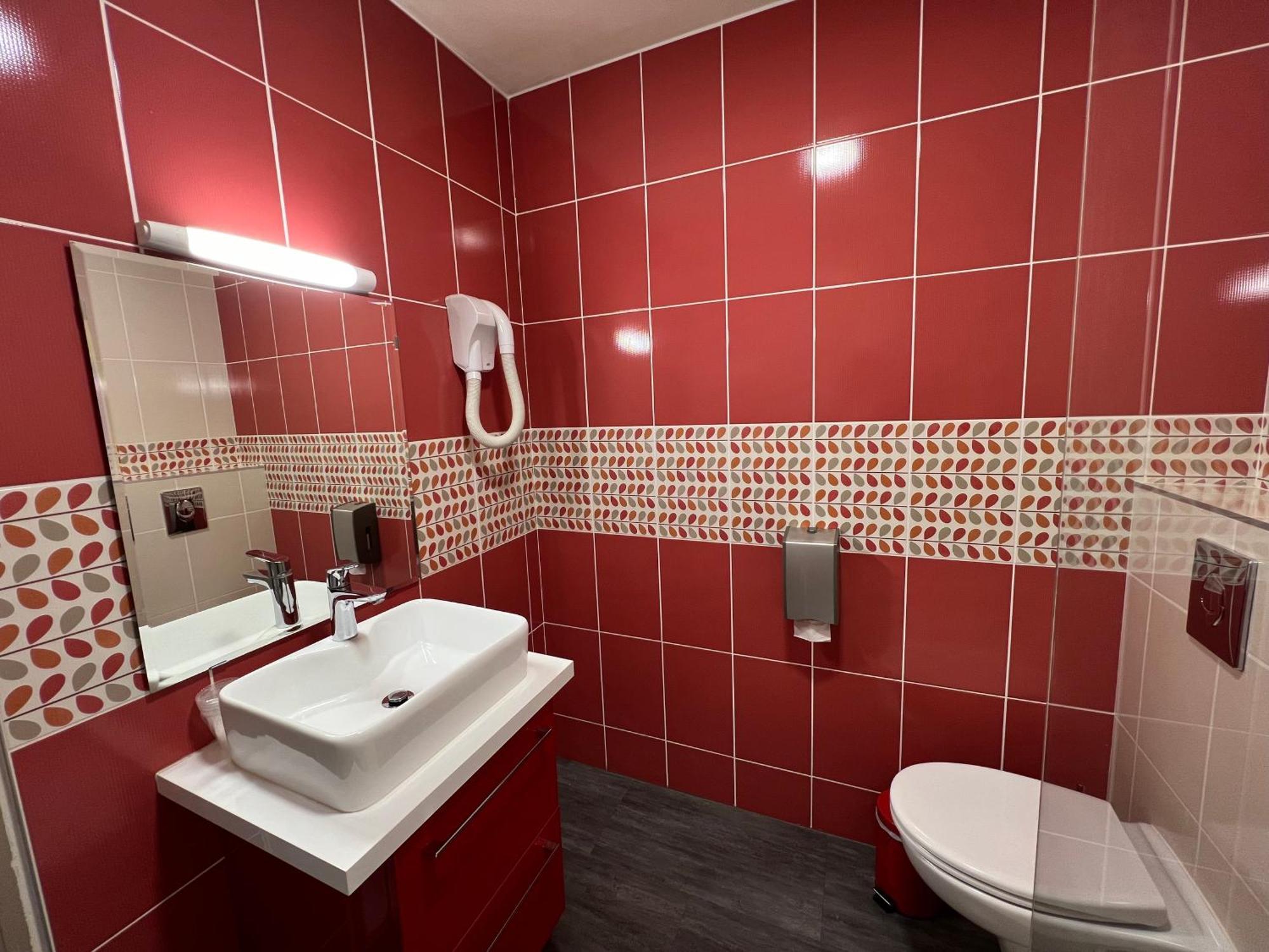 Brit Hotel Du Parc Niort Centre-Parking Gratuit 외부 사진