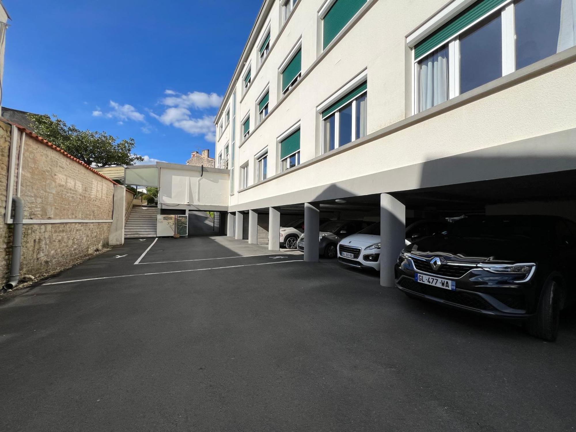 Brit Hotel Du Parc Niort Centre-Parking Gratuit 외부 사진