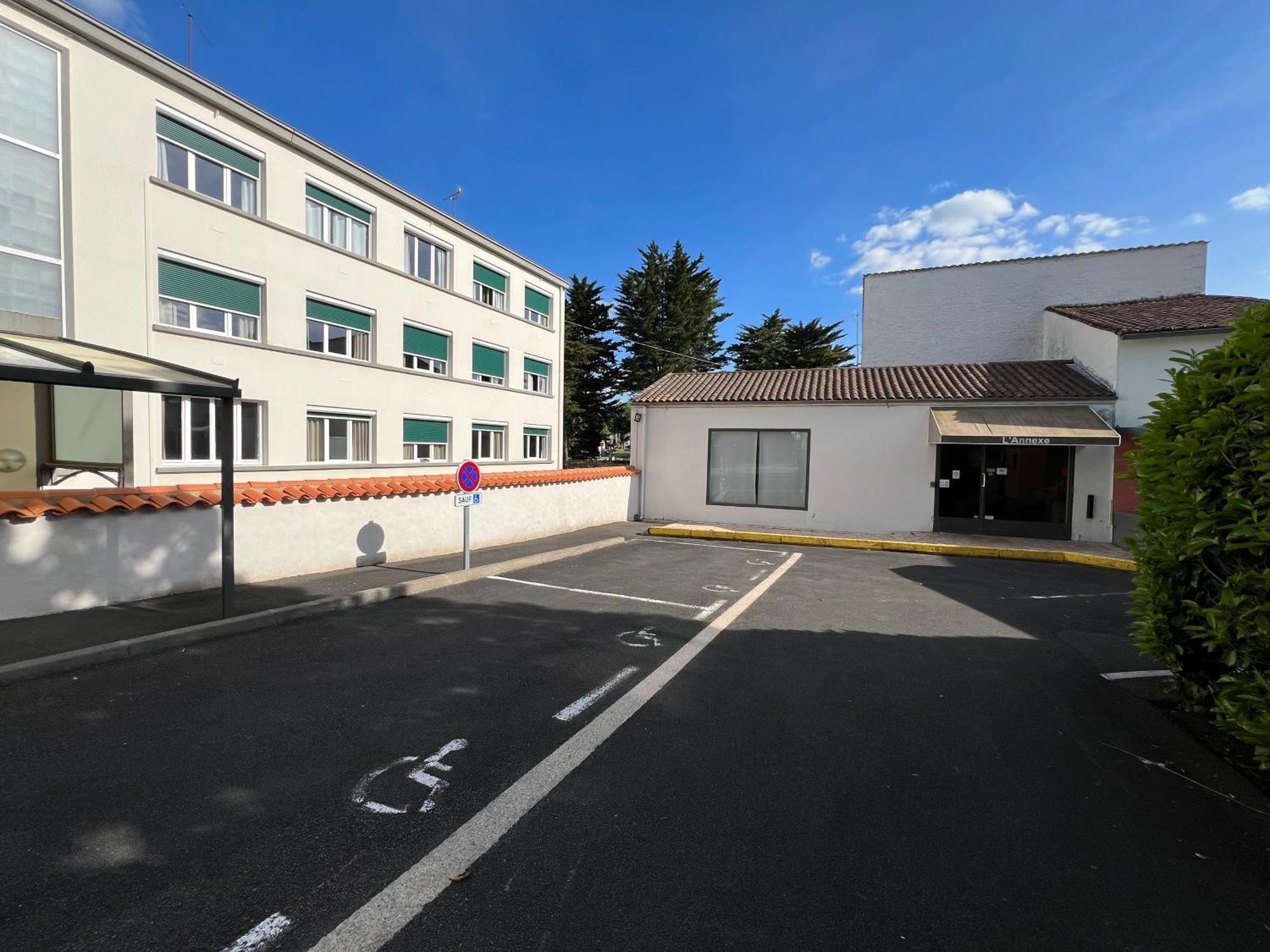 Brit Hotel Du Parc Niort Centre-Parking Gratuit 외부 사진