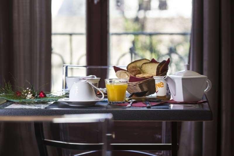 Brit Hotel Du Parc Niort Centre-Parking Gratuit 레스토랑 사진