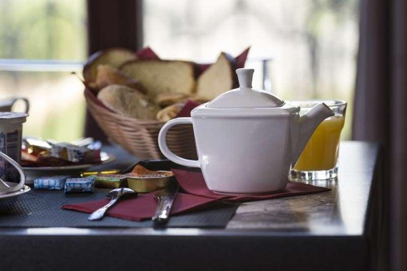 Brit Hotel Du Parc Niort Centre-Parking Gratuit 레스토랑 사진