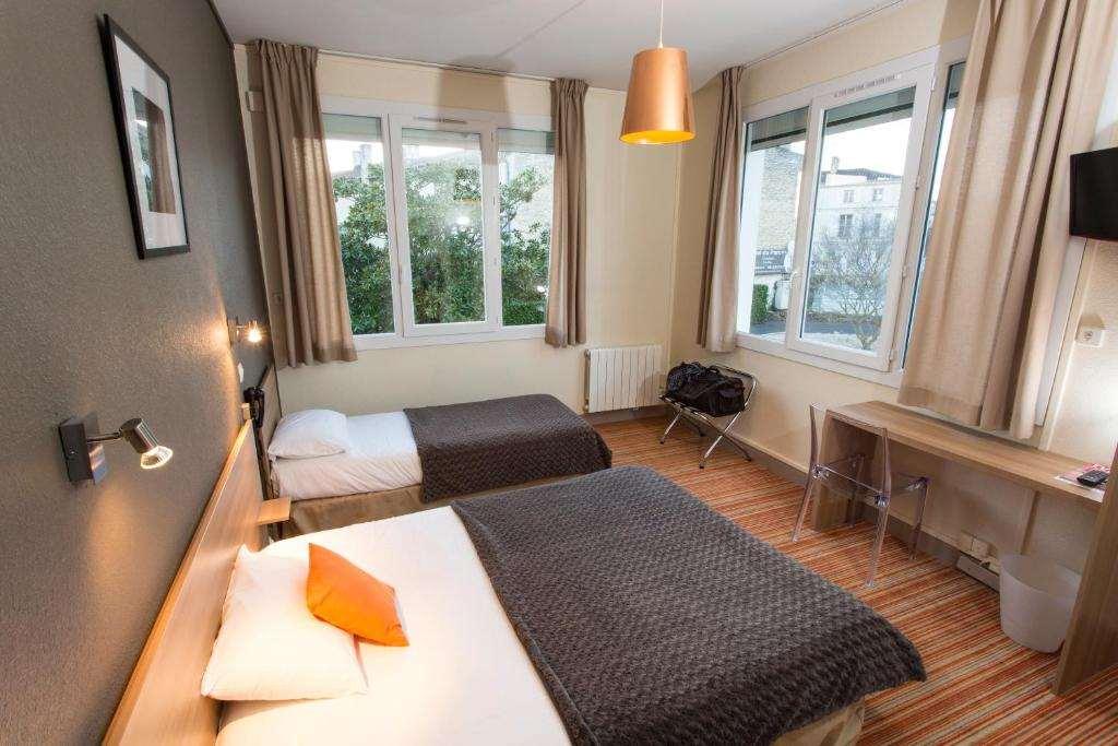 Brit Hotel Du Parc Niort Centre-Parking Gratuit 객실 사진