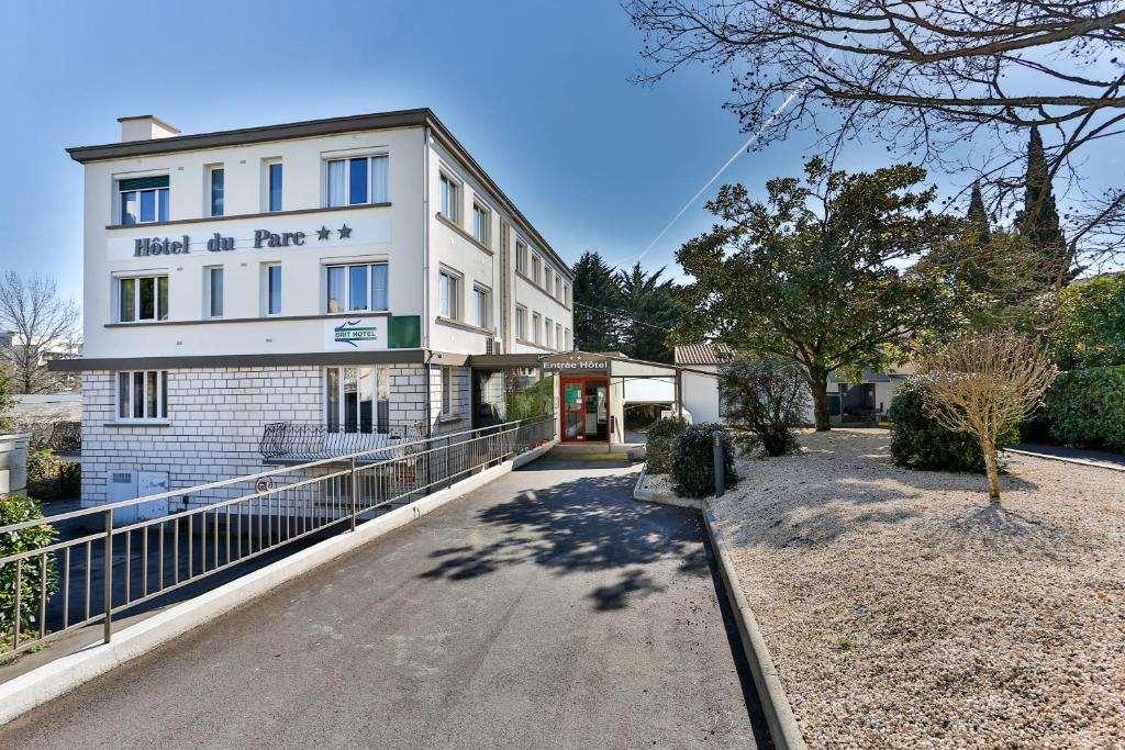 Brit Hotel Du Parc Niort Centre-Parking Gratuit 외부 사진