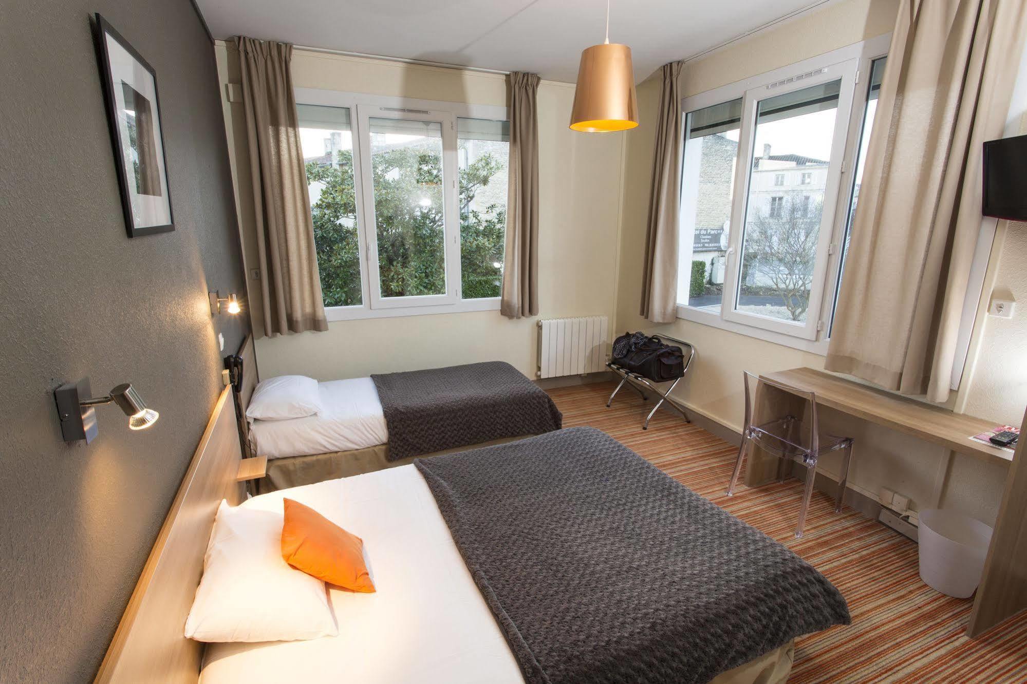 Brit Hotel Du Parc Niort Centre-Parking Gratuit 외부 사진