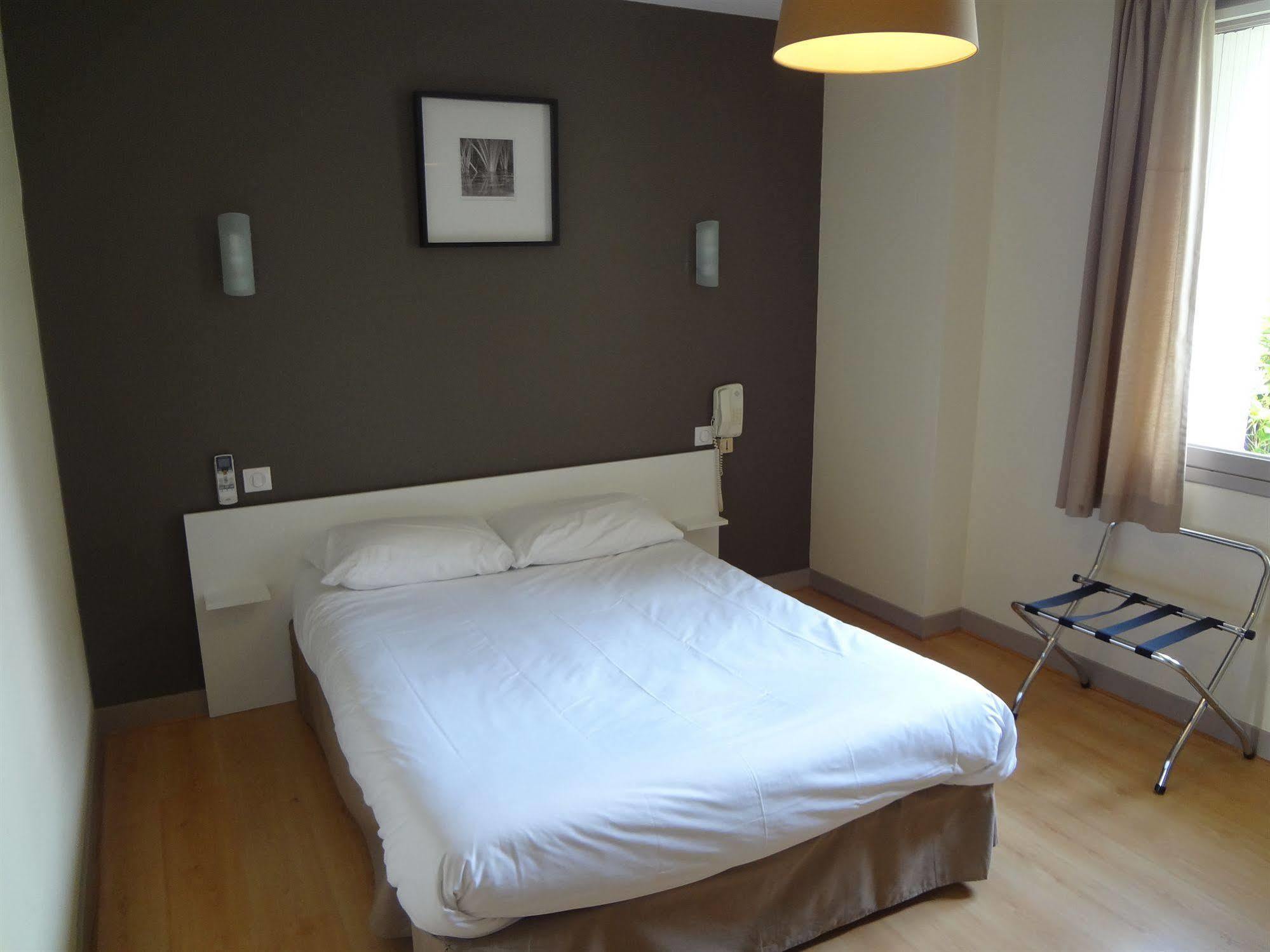Brit Hotel Du Parc Niort Centre-Parking Gratuit 외부 사진