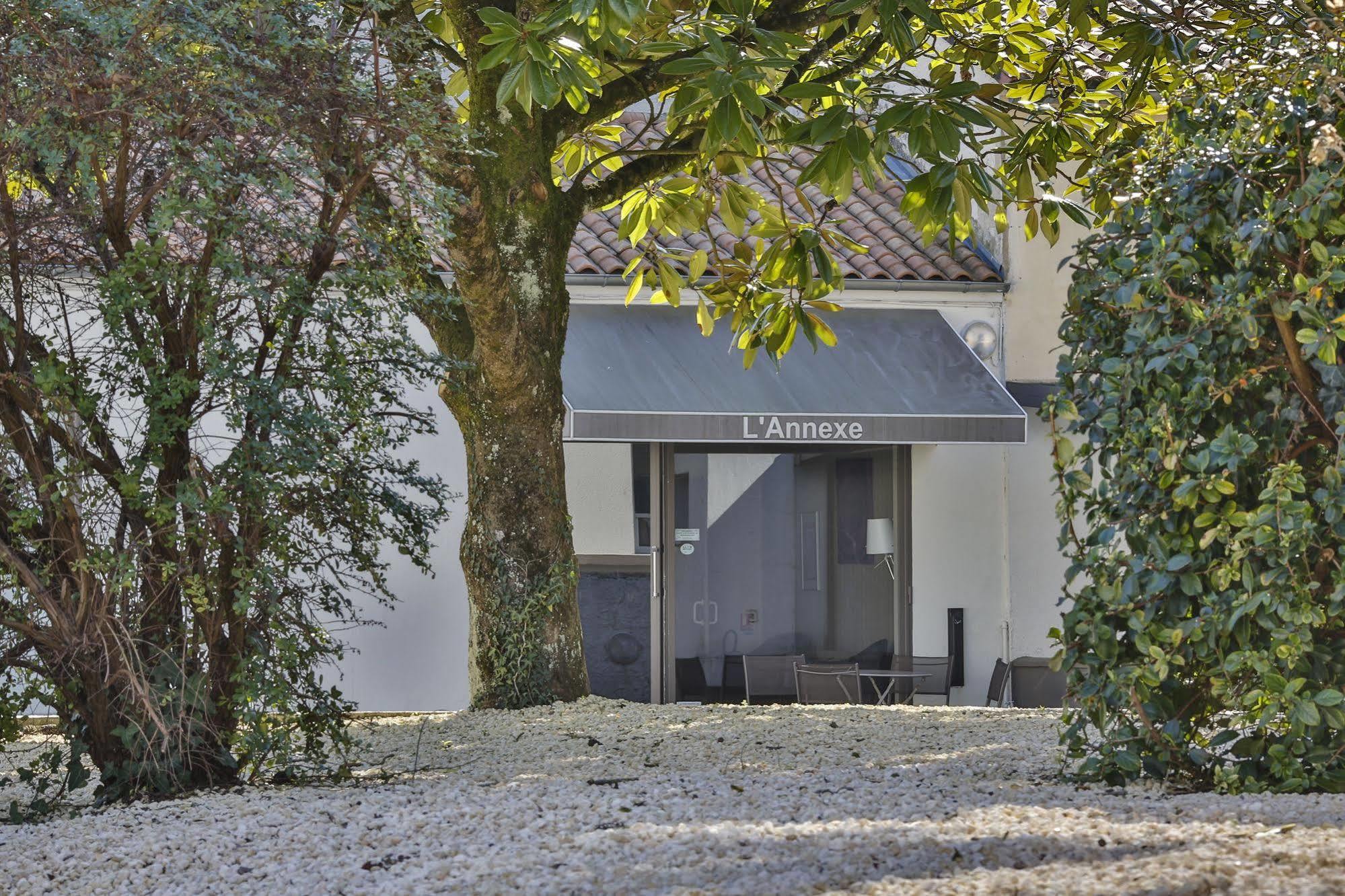Brit Hotel Du Parc Niort Centre-Parking Gratuit 외부 사진